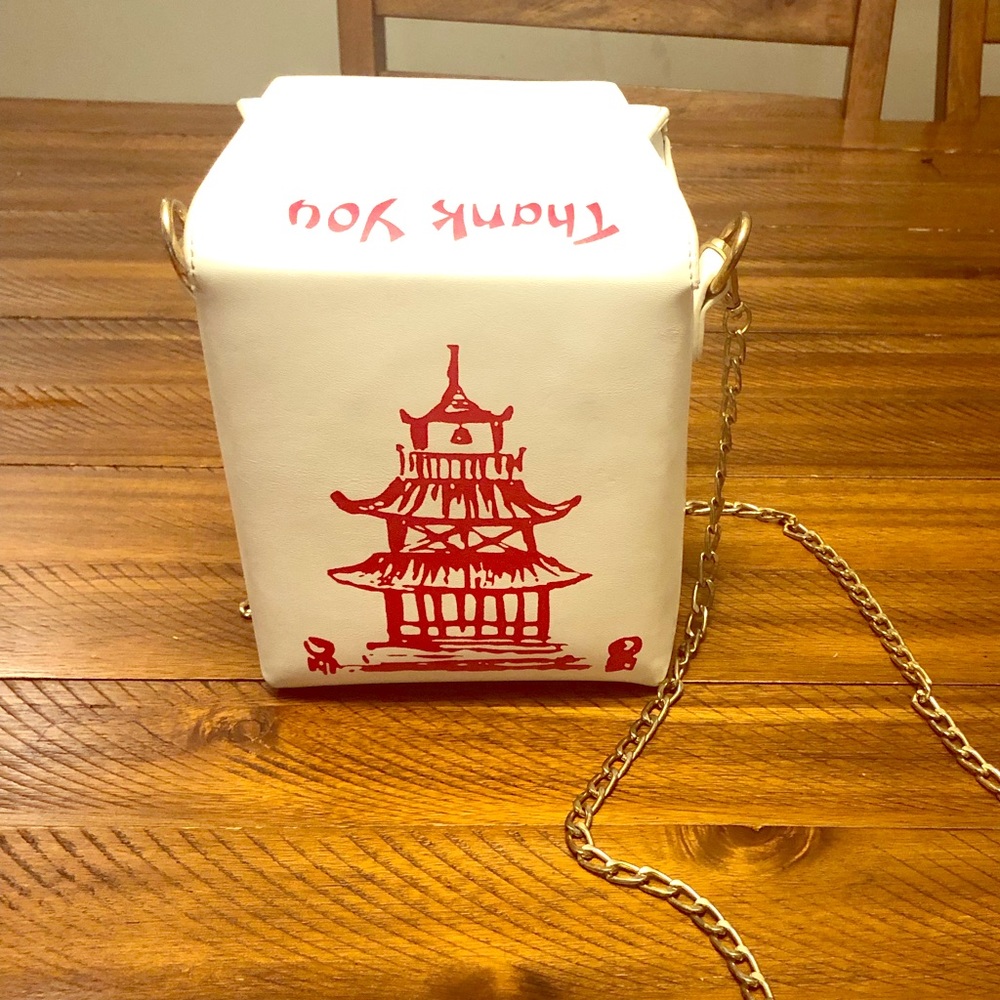 Chinese takeout crossbody bag 🥡 whit golden chain